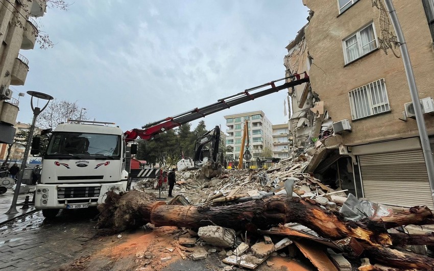 Tələbələrin dağıntı altından çıxarılması barədə məlumat yoxdur — SƏFİRLİK