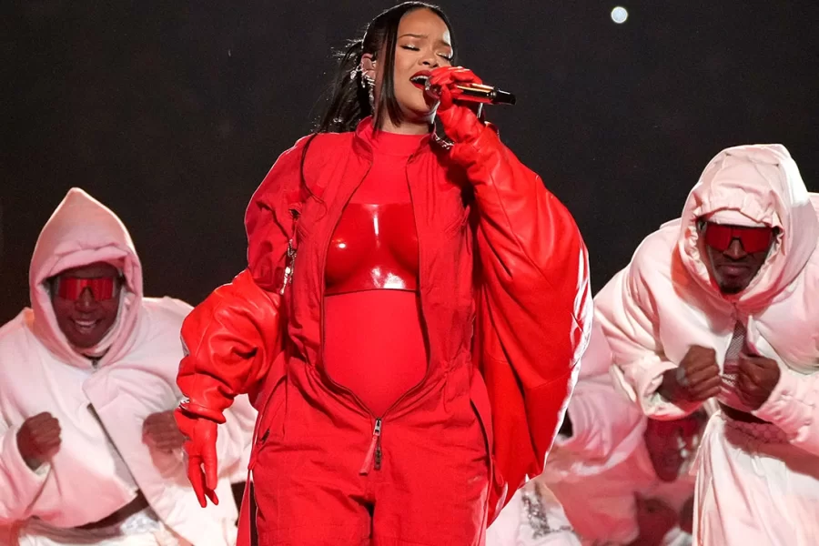 Hamilə Rihanna 5 ildən sonra havada konsert verdi - FOTO / VİDEO