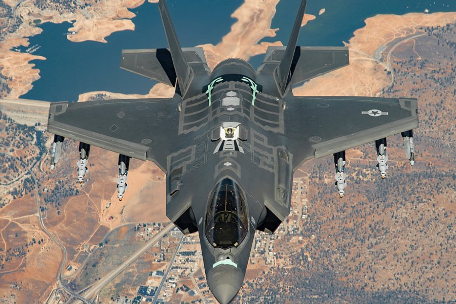 ABŞ beşinci nəsil F-35 qırıcılarını nümayiş etdirdi 