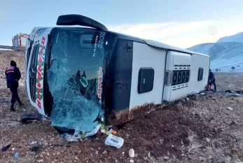 Türkiyədə avtobus qəzaya uğrayıb, 8 nəfər ölüb, 35 nəfər yaralanıb 