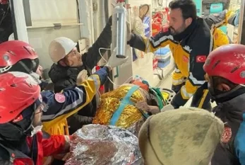 Türkiyədə qadın 222 saat sonra dağıntılar altından sağ çıxarıldı 