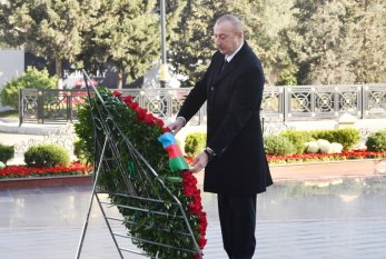 İlham Əliyev Xocalı soyqırımı abidəsini ziyarət etdi - YENİLƏNDİ