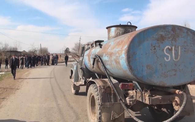 Sakinlər su probleminə görə yolu kəsdi - Saxlanılanlar var