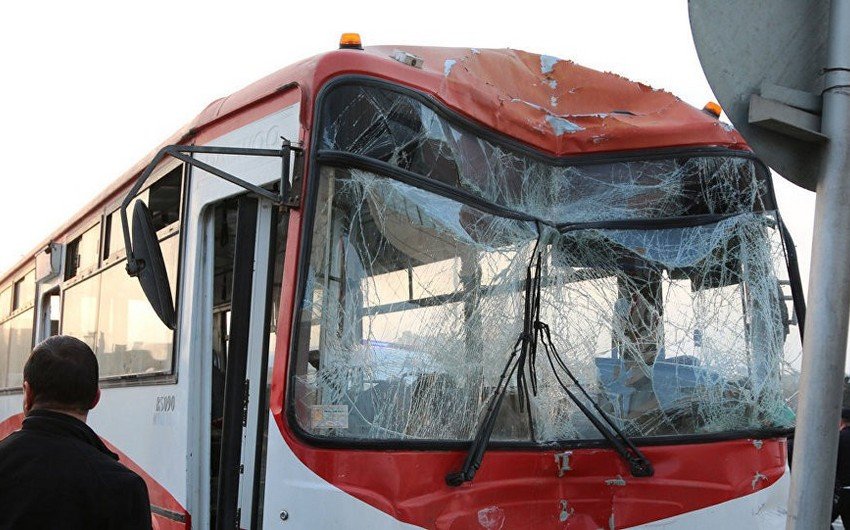 Bakıda avtobus 9 maşına çırpıldı, xəsarət alanlar var - FOTO - YENİLƏNDİ