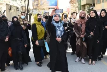 İran qadınları etiraz aksiyası keçirdi 