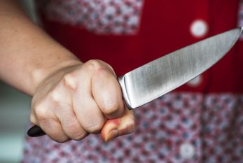 Kürdəmirdə 49 yaşlı qadın özünü bıçaqladı 
