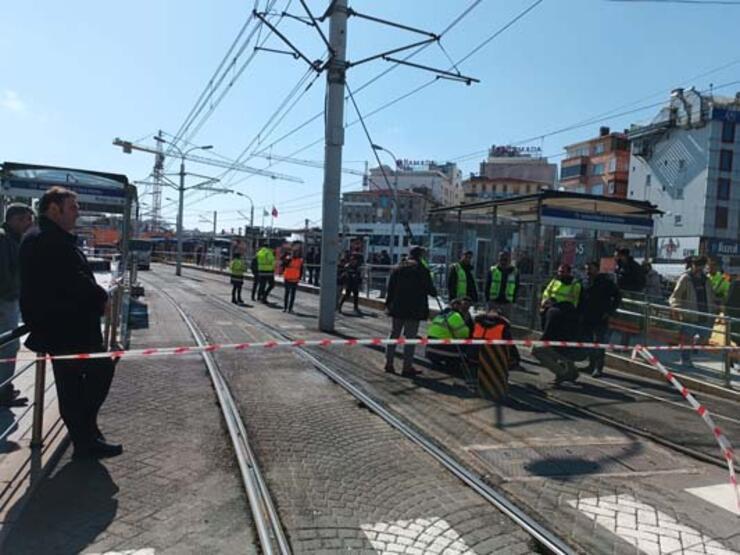 İstanbulda tramvay relsdən çıxdı 