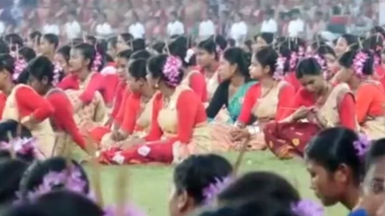 Hindistanda 11 min nəfərin eyni anda rəqsi “Ginnesin Rekordlar Kitabı”na düşdü