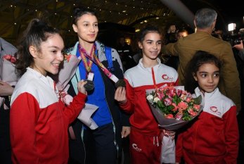Azərbaycan gimnastları Fransadan medallarla qayıdıb 