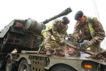 Polşaya NATO-nun minlərlə hərbi texnikası gətirilir