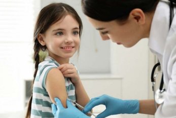 Uşaqlar yuxarı yaşda vurulan bəzi vaksinləri ağır keçirirlər 
