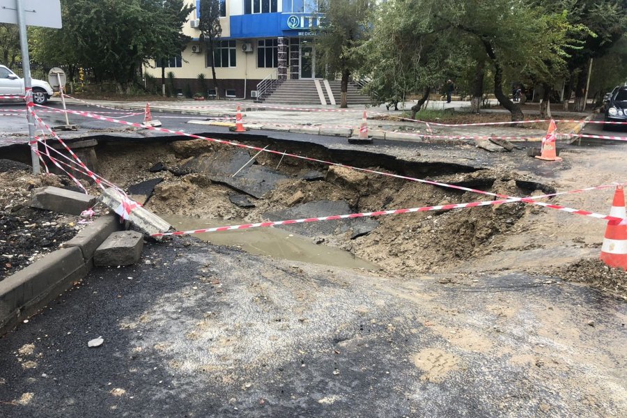 Bakıda yol çökdü - FOTO