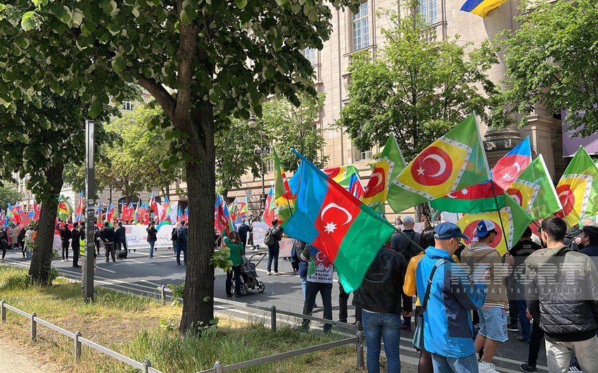 Güney azərbaycanlılar Berlində aksiya keçirir - FOTO