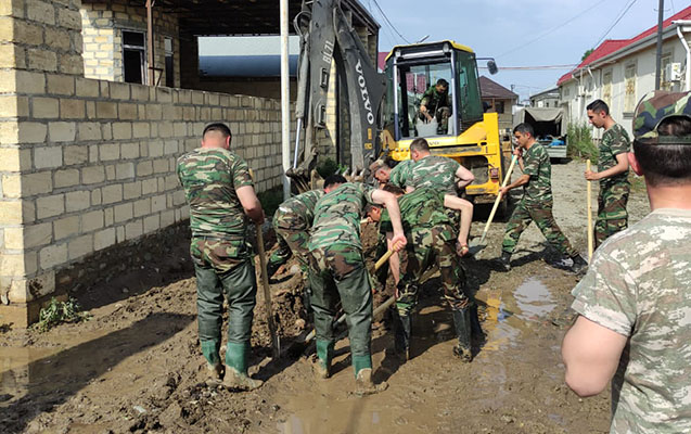 Gəncədə su basan ərazilərdə tədbirlər davam etdirilir - Fotolar