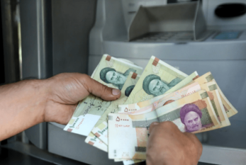 İran rialı dollar qarşısında rekord həddə dəyər itirib 