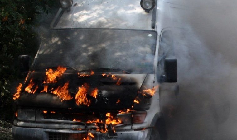 Bakıda “Chevrolet” yanıb 