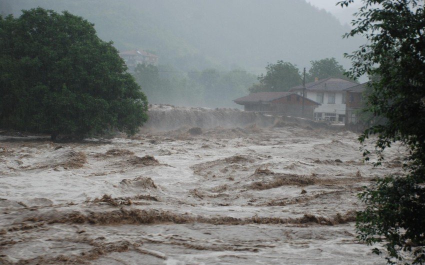 İranda daşqın: 2 nəfər ölüb, 5 nəfər yaralanıb 