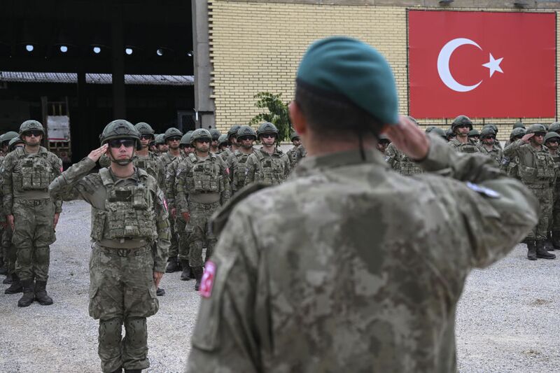 Türkiyə Kosovodakı NATO qüvvələrinə komandanlıq edəcək