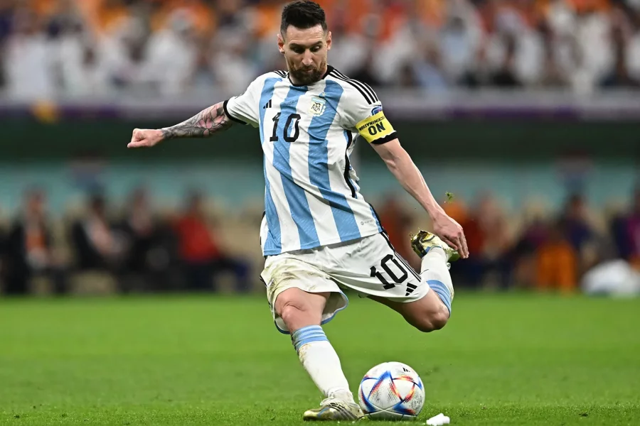 Lionel Messi karyerasının ən erkən qolunu VURDU