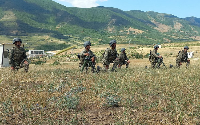 Azərbaycanda ehtiyatda olan hərbçilərin təlim toplanışı başa çatdı