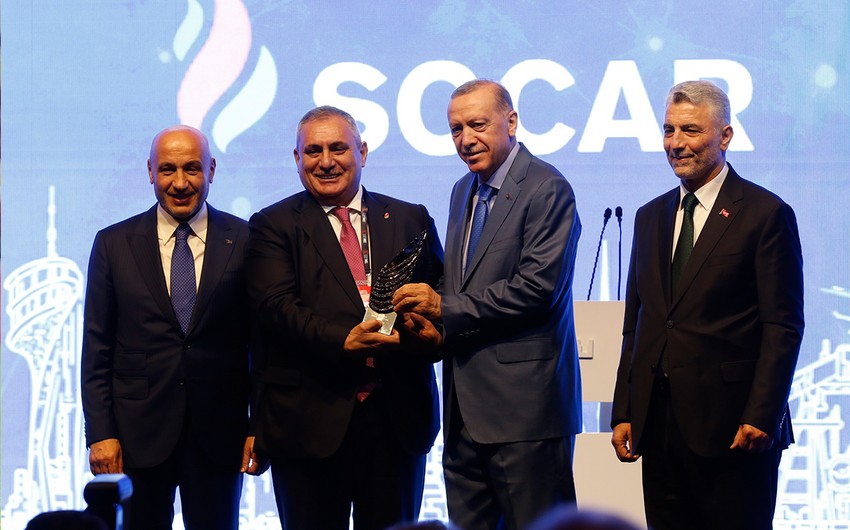 Türkiyə Prezidenti SOCAR-a mükafat təqdim etdi