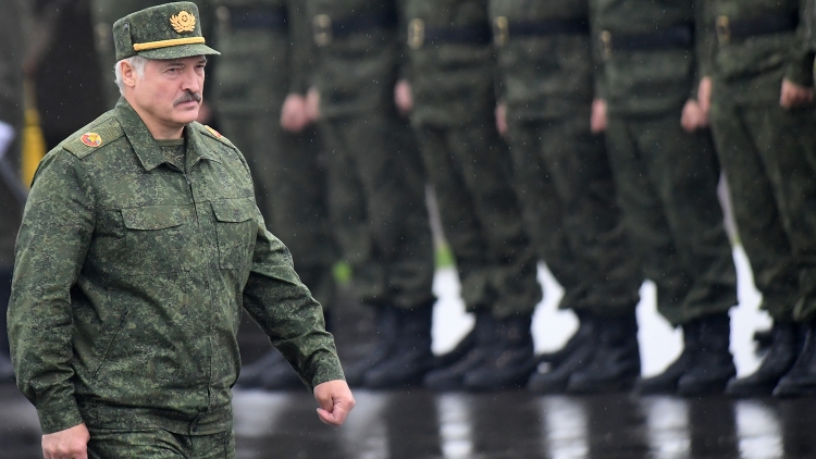 Lukaşenko əmr verdi, ordu tam döyüş vəziyyətinə gətirildi