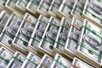 Azərbaycanda banklar dollar alışını kəskin endirib 