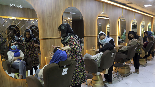 Əfqanıstanda gözəllik salonları bağlandı: Minlərlə qadın işsiz qaldı