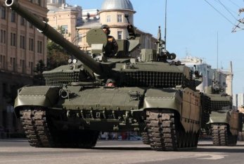 Qazaxıstandan Rusiyaya hərbi texnika daşınır? - FOTO