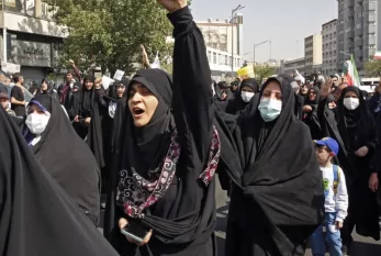 İranda hicab səfərbərliyi: Prokurorlara tapşırıq verildi 