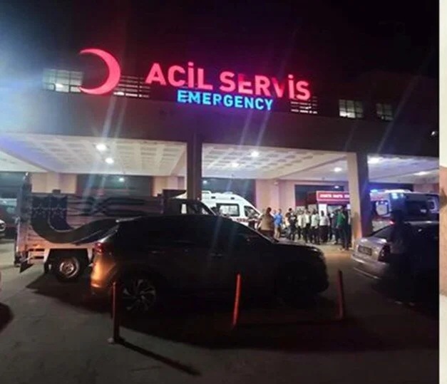 Təcili tibbi yardım maşınına hücum etdilər, 4 tibb işçisi yaralandı TÜKÜRPƏDİCİ HADİSƏ