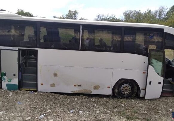Turistləri daşıyan avtobus qəzaya uğradı - VİDEO