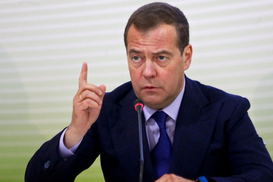 Medvedev : "ABŞ Müharibədən pul qazandığı üçün sülhü..