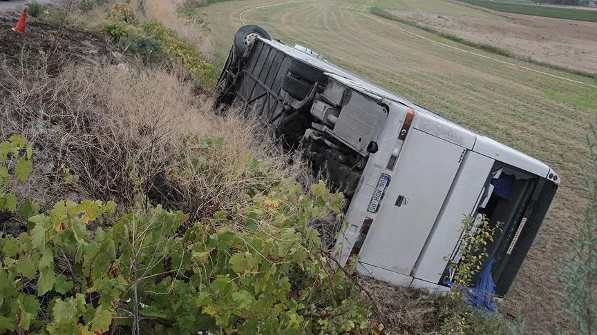 Kərbəlaya zəvvar daşıyan avtobus AŞDI: 20 ÖLÜ