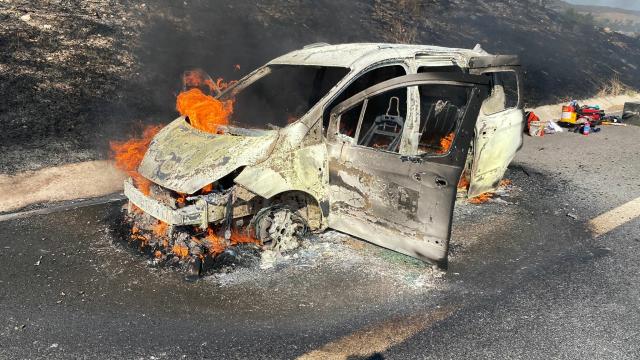 Avtomobildə başlayan yanğın meşəyə keçdi