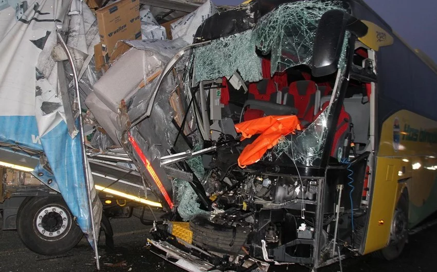 Kahramanmaraşda avtobuslar toqquşdu, 9 sərnişin yaralandı