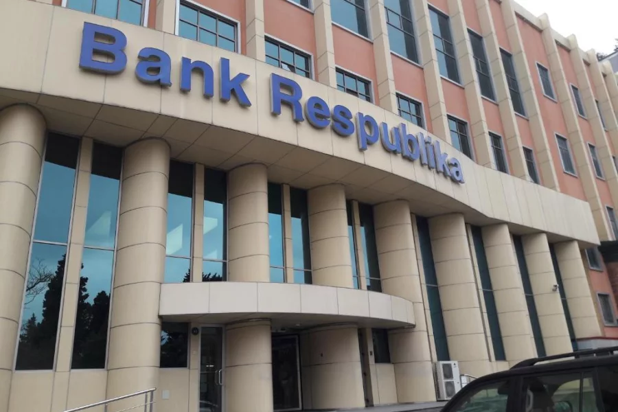 "Bank Respublika" müştəriyə niyə cavab vermir? - FOTO