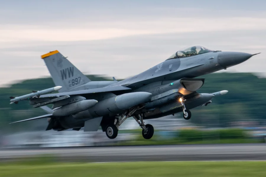 Belçika Ukraynaya təlim keçmək üçün F-16-lar verəcək