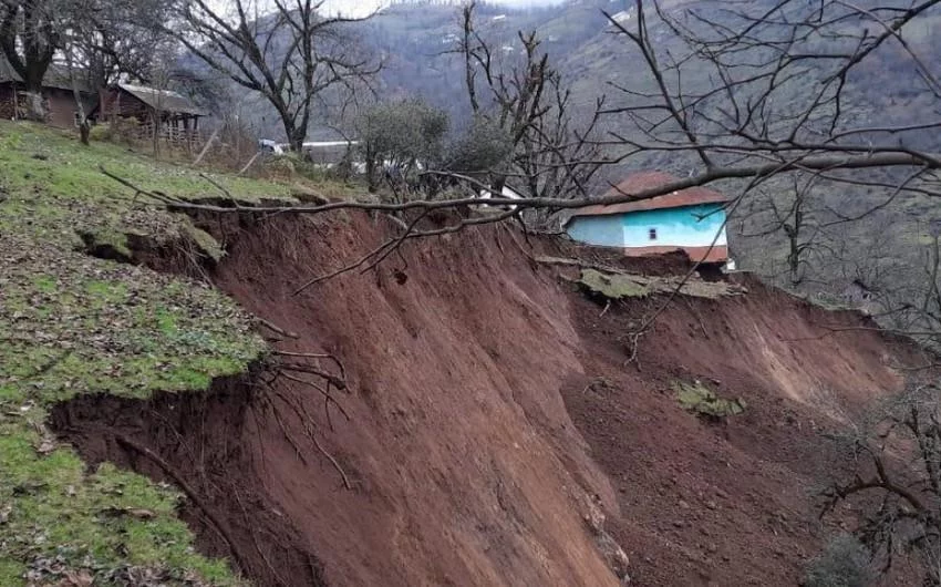 Azərbaycanda torpaq sürüşməsi OLDU