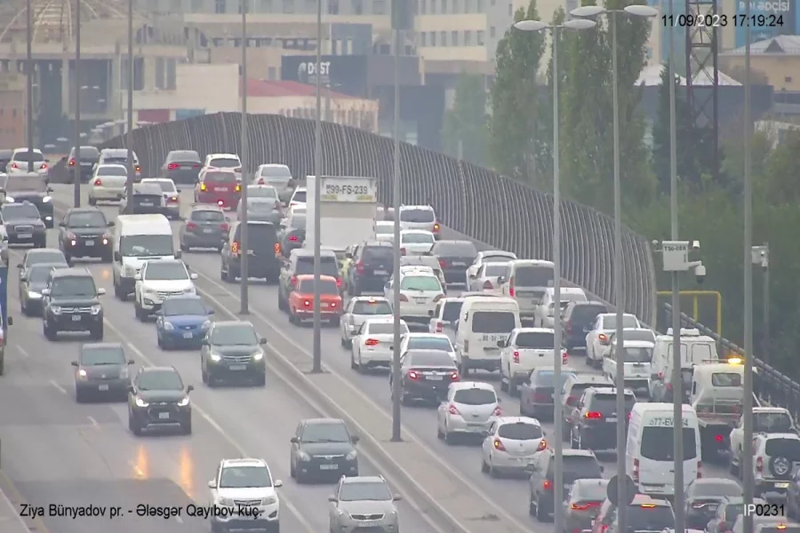 Bakıda körpünün üzərində yol qəzası OLDU