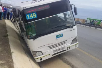 Bakıda sərnişin avtobusu "Kamaz"a çırpıldı: ölən var