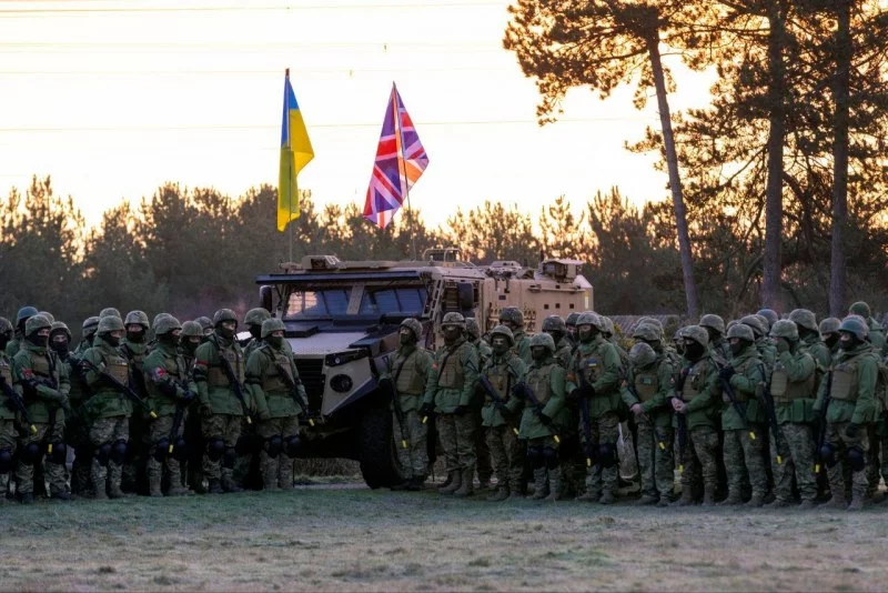 Britaniya 50 min ukraynalıya hərbi təlim keçəcək 