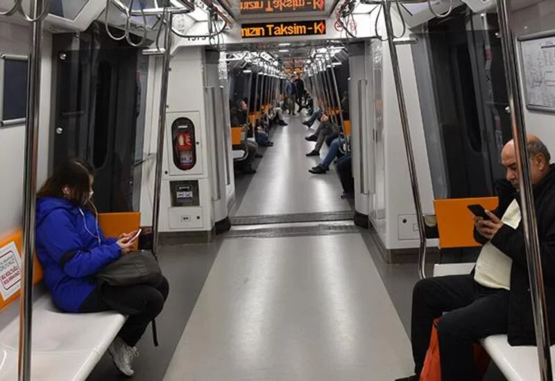 Bakı metrosunda çəkilən görüntü rekord qırır - VİDEO