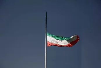 Bakıda İran bayrağı ENDİRİLDİ - FOTO