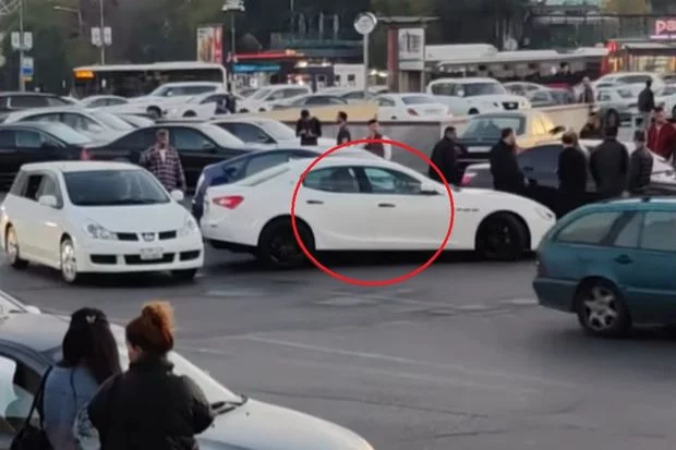 "Toyota Prius""Maserati" ilə toqquşdu - VİDEO