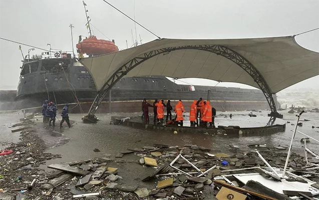Fırtınada batan Türkiyə gəmisinin 7 dənizçisi TAPILMIR