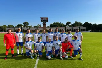 Azərbaycanlı deputatlar futbol oynadı - FOTOLAR