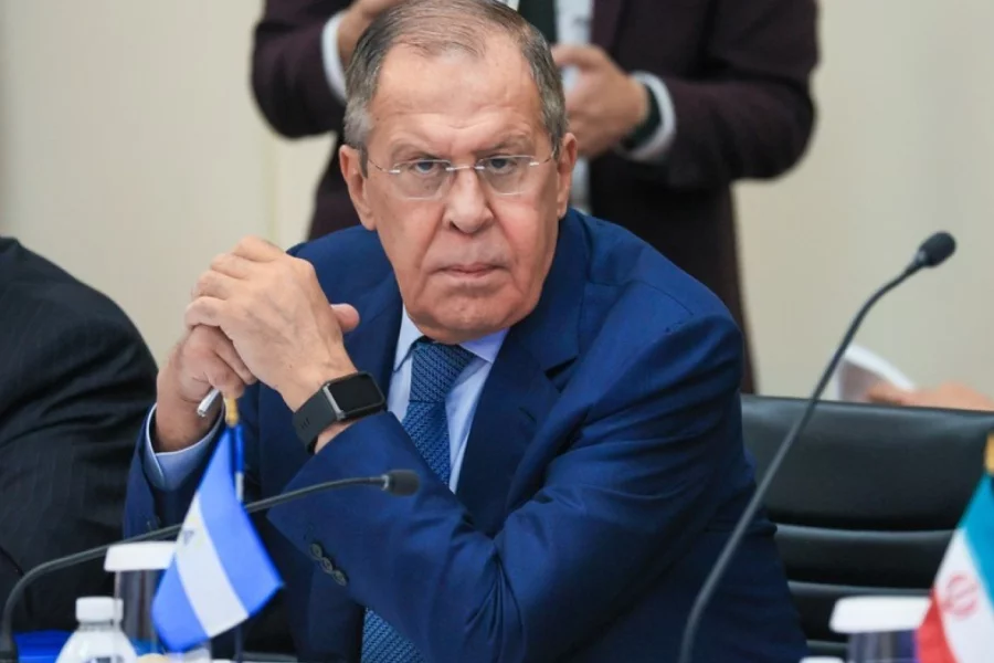 Lavrov onu çəkən fotoqrafa əsəbləşdi - VİDEO