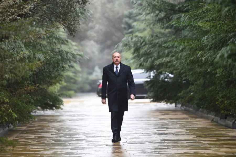 Prezident Ümummilli Lider Heydər Əliyevin məzarını ziyarət edib - FOTO/VİDEO