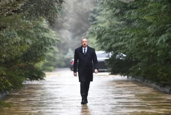 Prezident Ümummilli Lider Heydər Əliyevin məzarını ziyarət edib - FOTO/VİDEO